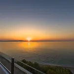 Paraskevas Отель Тирос