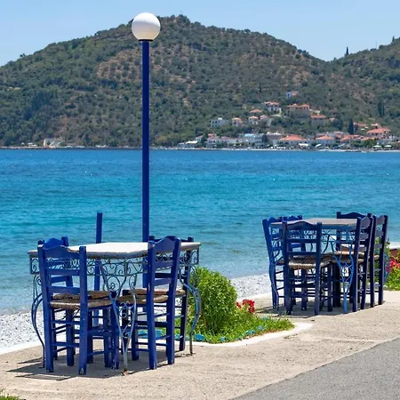 Paraskevas Beach Hotel Tirós