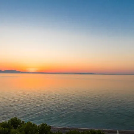 Paraskevas Beach Hotel