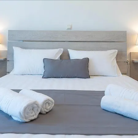 Paraskevas מלון Tirós