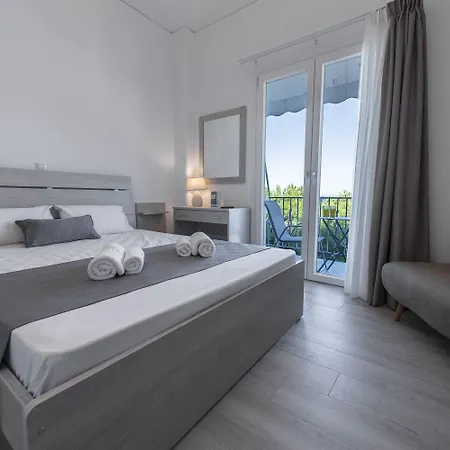 Hotell Paraskevas Tirós