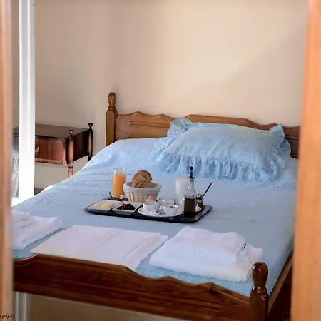 Paraskevas Hotell Tirós