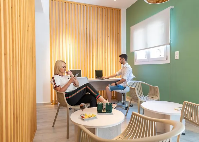 Paraskevas מלון Tirós