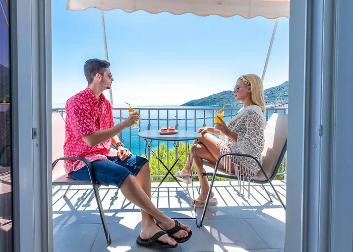 Paraskevas 3* Tirós