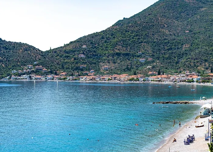 מלון Paraskevas Tirós