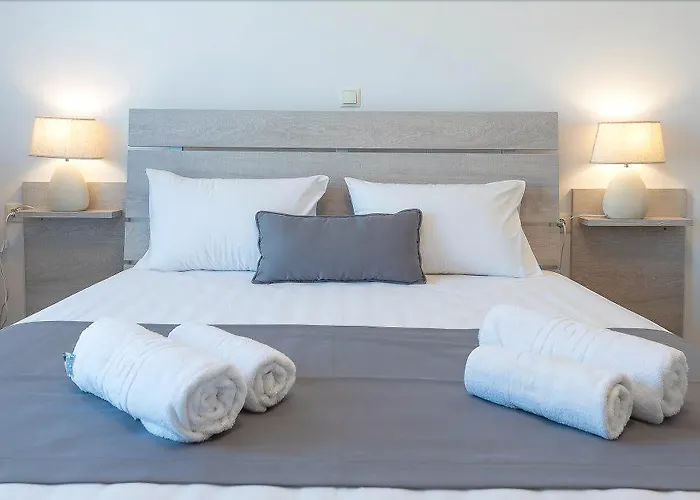 Paraskevas מלון Tirós