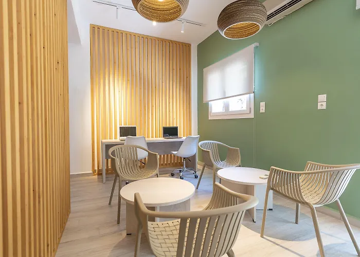 מלון Paraskevas Tirós