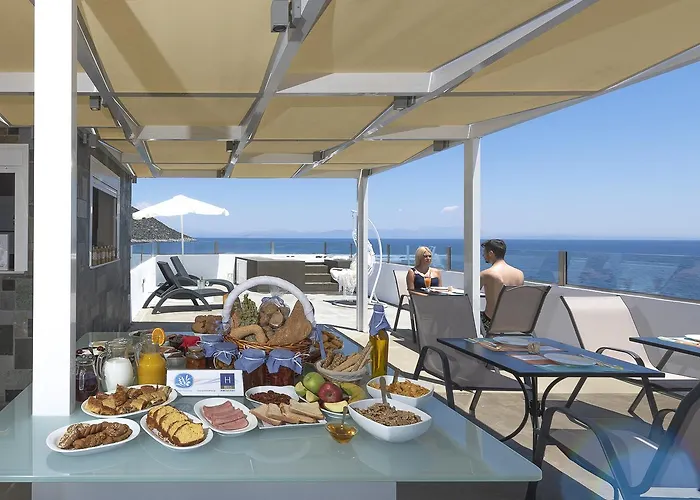 מלון Paraskevas Tirós